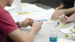 Sesión de coaching para equipos de alto rendimiento en una empresa